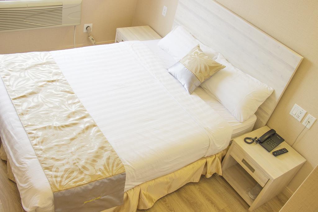 Phoenix Hotel Brooklyn Sunset Park (Adults Only) New York City Exterior photo