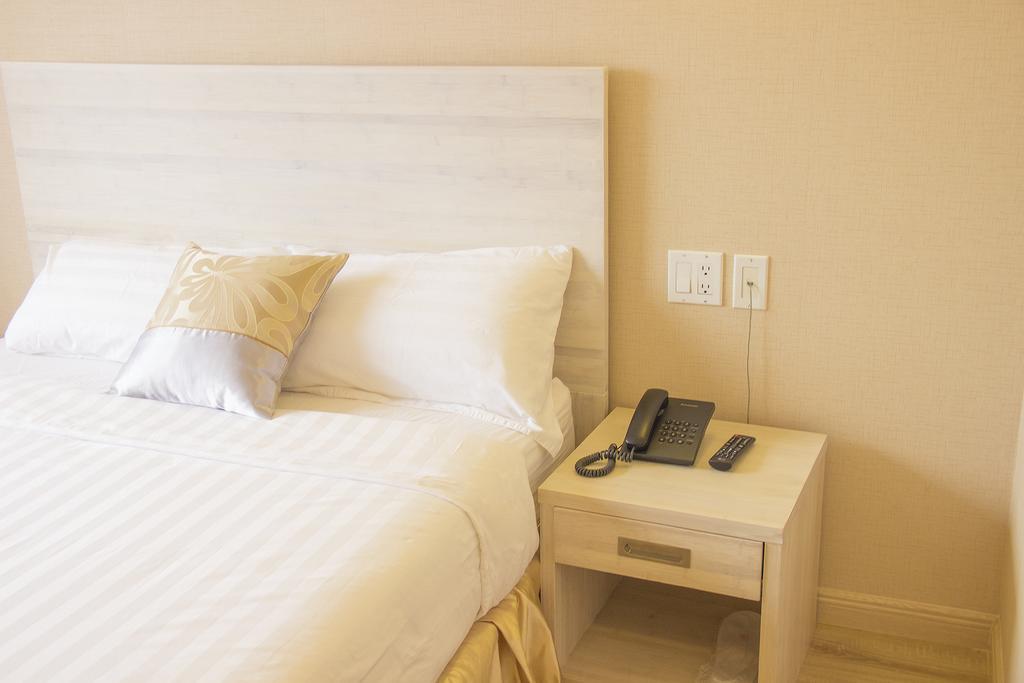 Phoenix Hotel Brooklyn Sunset Park (Adults Only) New York City Exterior photo