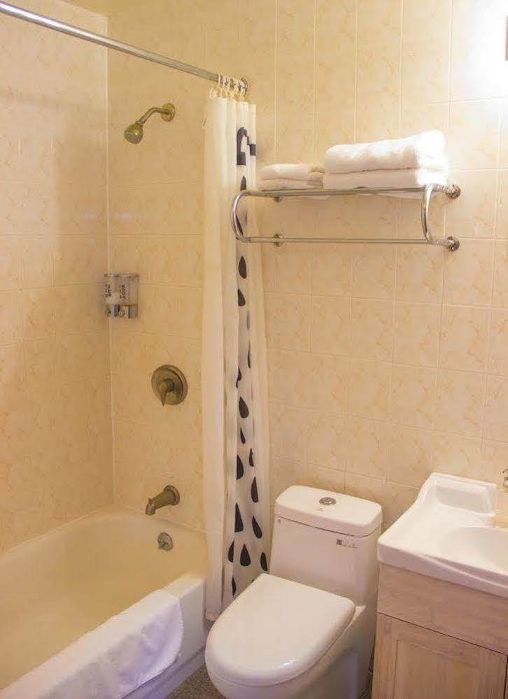 Phoenix Hotel Brooklyn Sunset Park (Adults Only) New York City Exterior photo