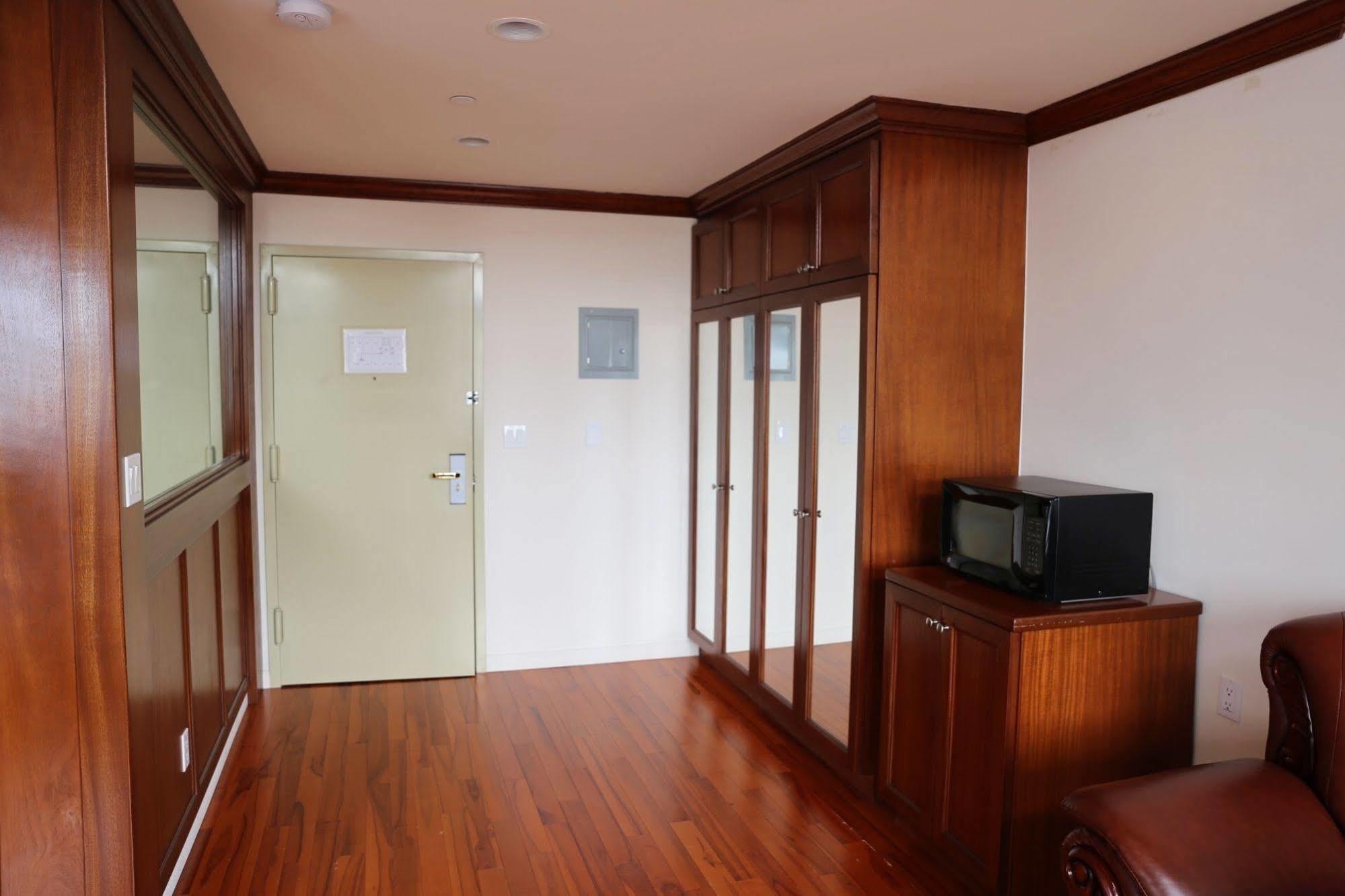 Phoenix Hotel Brooklyn Sunset Park (Adults Only) New York City Exterior photo